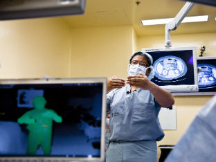 Хирурги из Sunnybrook Hospital используют Kinect во время операций
