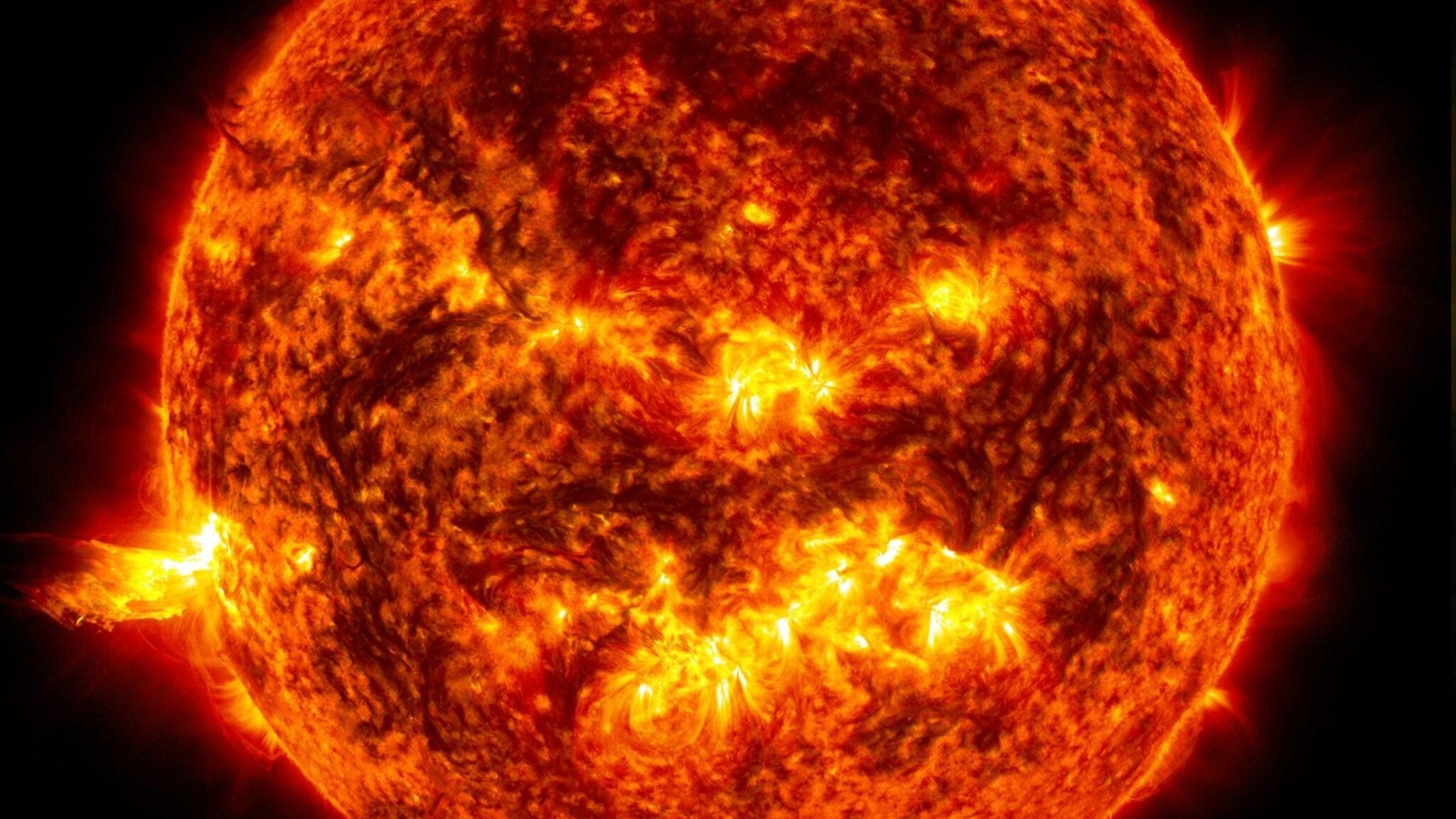 Физики воспроизвели в лаборатории возможный механизм нагрева солнечной короны