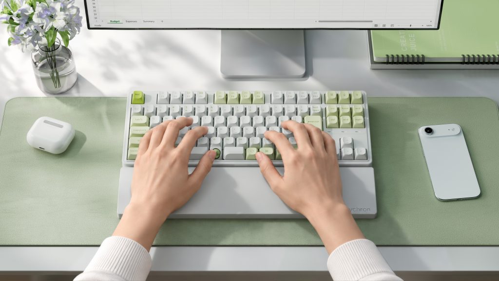 Представлена клавиатура Keychron C3 Pro Trackball 8K с разделённой пробелом и трекболом