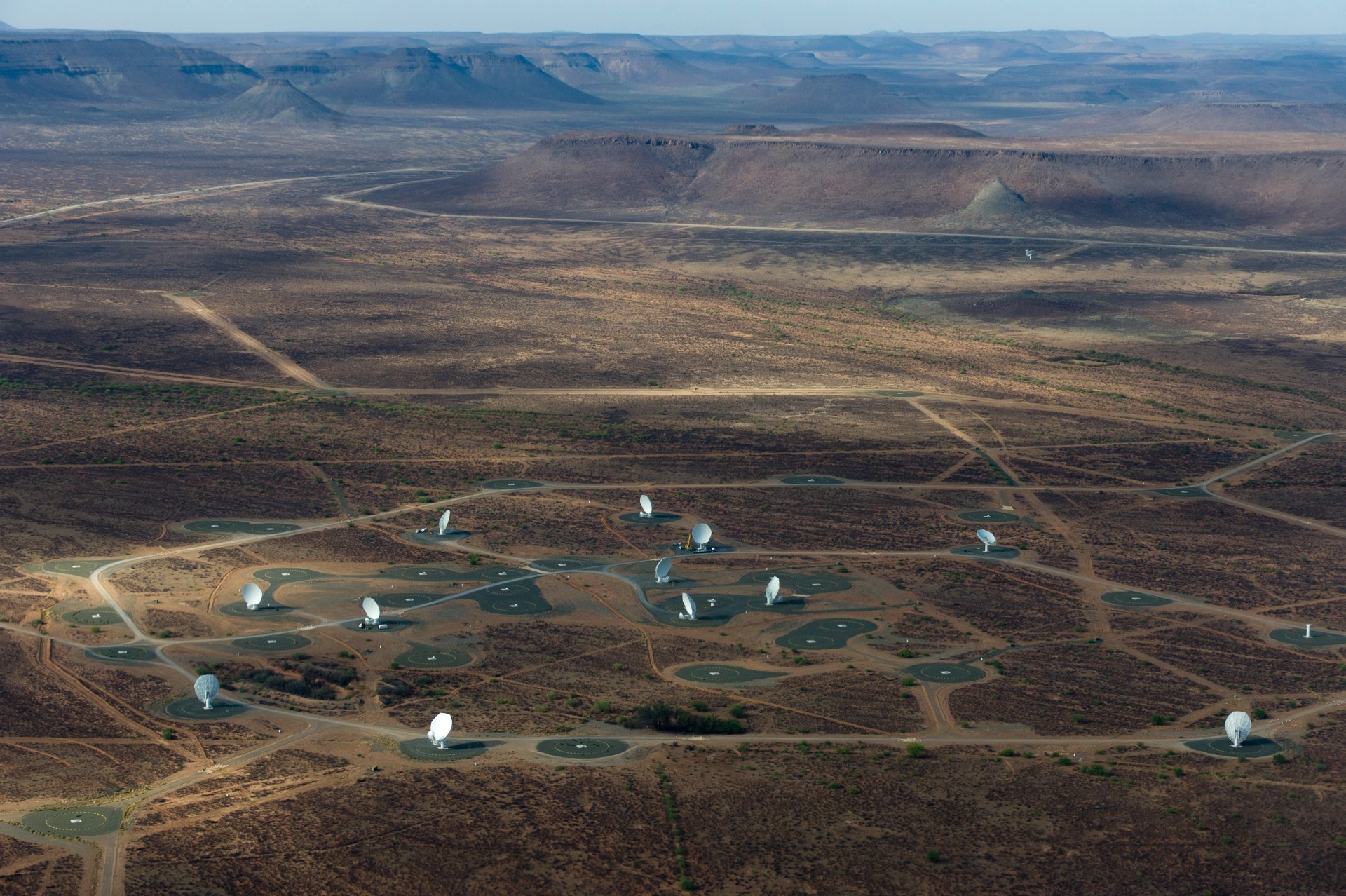 Крупнейший радиотелескоп MeerKAT запустили в тестовом режиме на четверть мощности