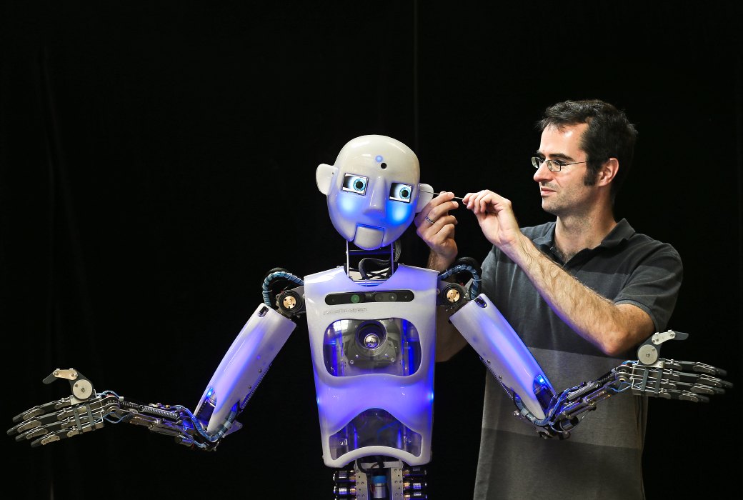 Фоторепортаж: Из чего же, из чего же, из чего жесделаны наши роботы?