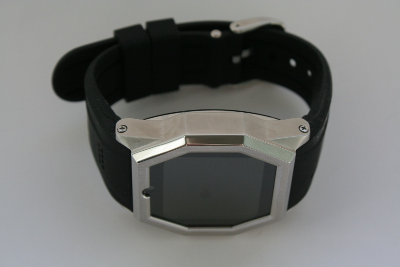 AirOn Element - watchphone in a steel case
