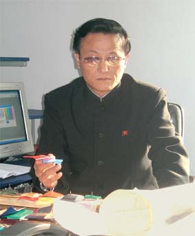 Товарищ  директор Ким Юн Хван