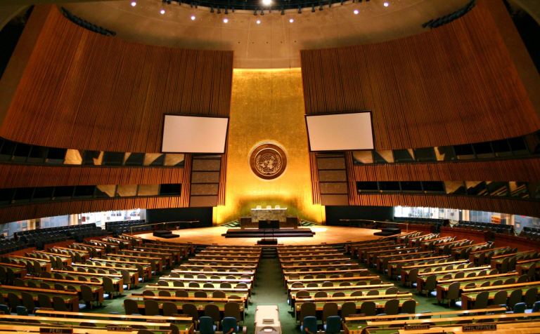  Это Генеральная Ассамблея Организации Объединённых Наций. Достаточно ли мы едины, чтобы сдержать ИИ? 