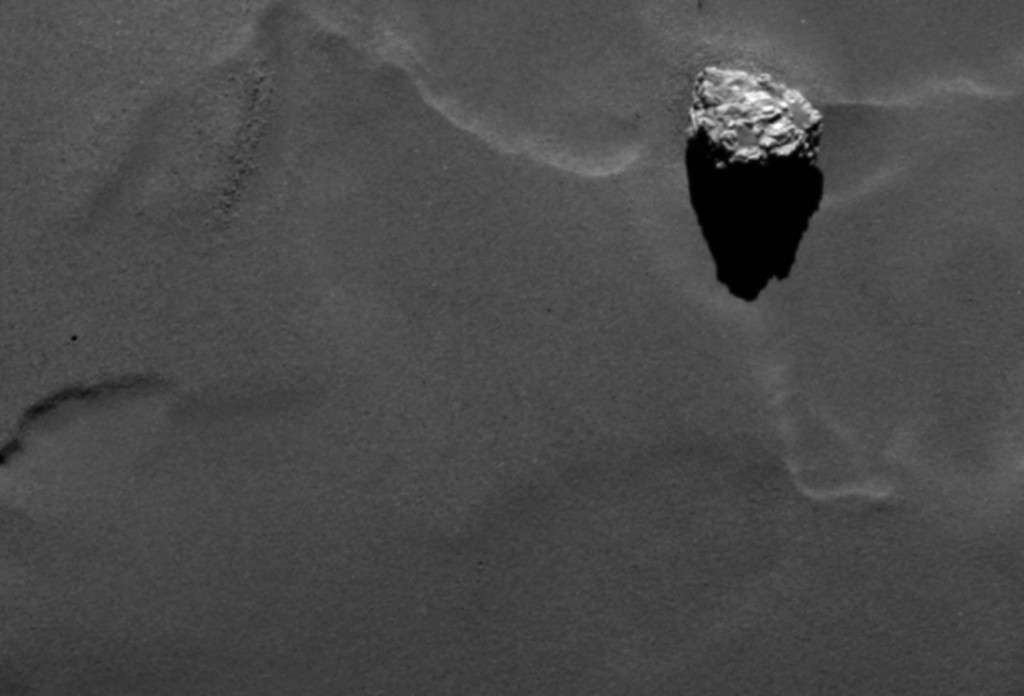 Boulder Cheops, taken by Rosetta’s OSIRIS narrow-angle camera on 29 September 2014, from a distance of 28.5 km. The boulder has a maximum dimension of 41.5 m. Credits: ESA/Rosetta/MPS for OSIRIS Team MPS/UPD/LAM/IAA/SSO/INTA/UPM/DASP/IDA