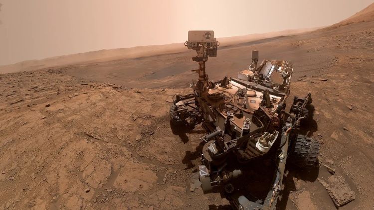 Селфи марсохода НАСА «Кьюриосити», сделанное 11 октября 2019 года, на 2553-й марсианский день, или сол, его долгой и успешной миссии.