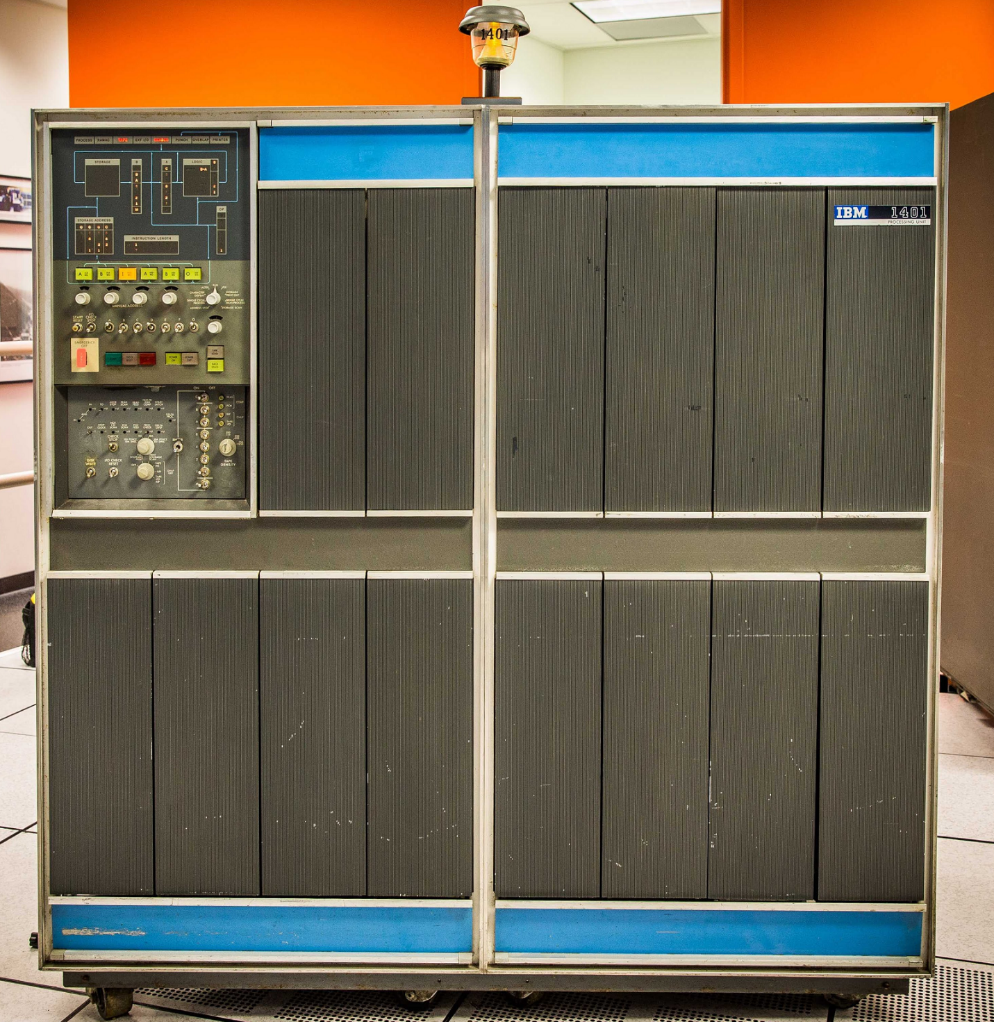 Рисунок 2. IBM 1401. См. также .