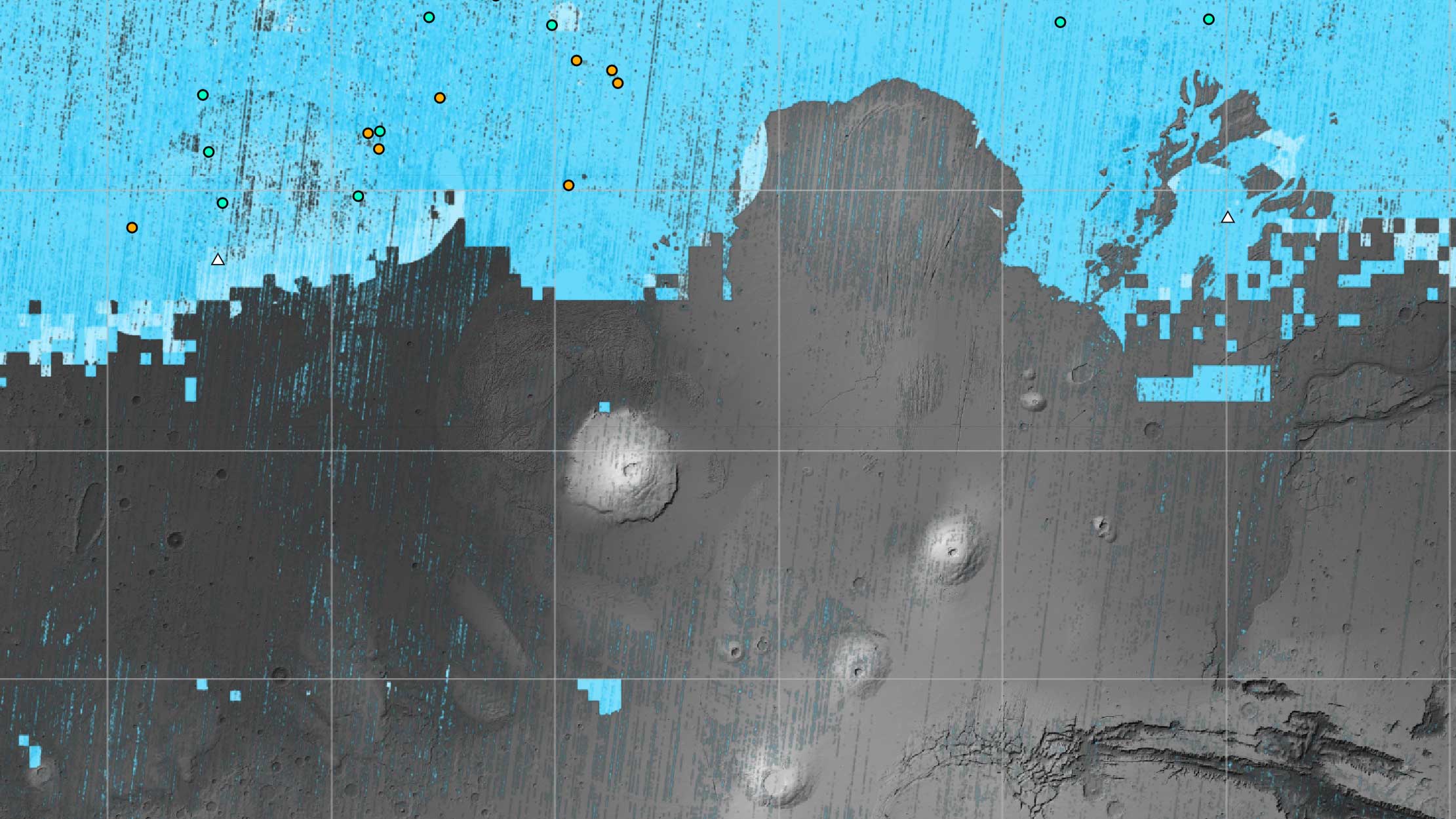 На этой карте Марса синим цветом выделены области, в которых миссии НАСА обнаружили подповерхностный водяной лёд (от экватора до 60° северной широты). Учёные могут использовать эту карту — часть проекта Subsurface Water Ice Mapping — для того чтобы решить, где должны приземлиться первые астронавты, ступившие на Красную планету.
