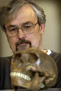 Robin Dunbar with a Neaderthal skull