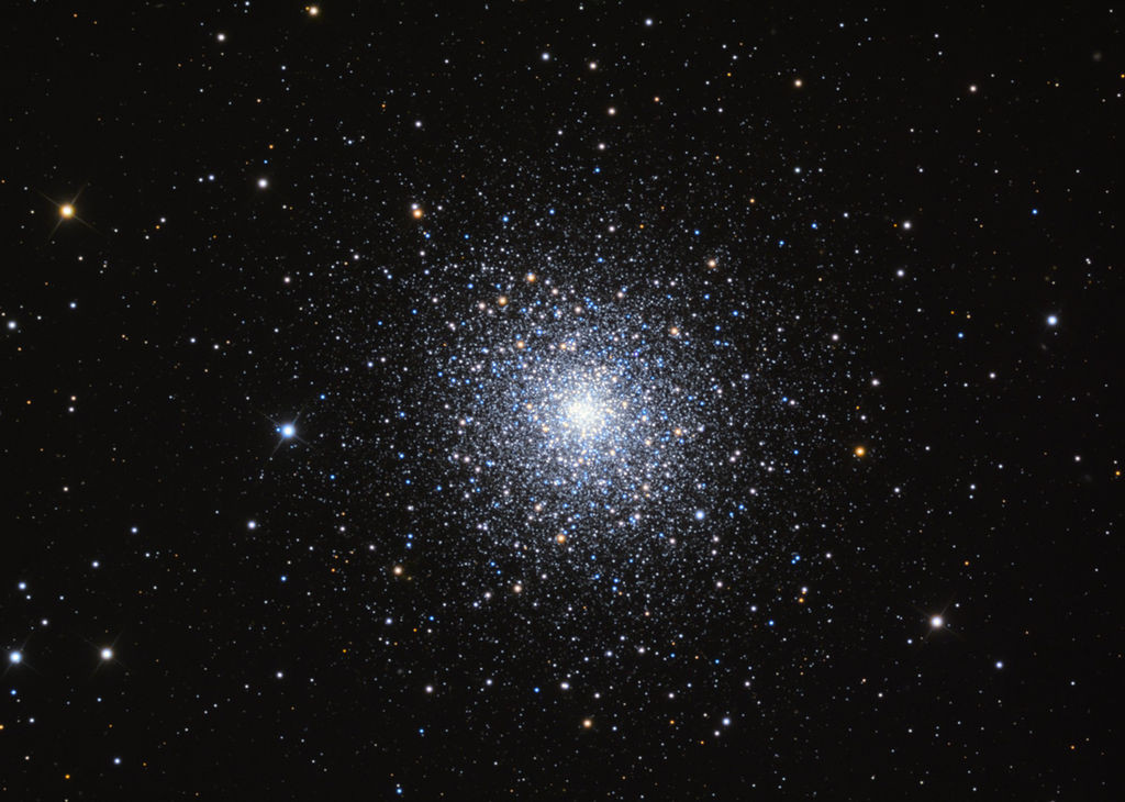 Шаровое звездное скопление М92 в созвездии Геркулеса  