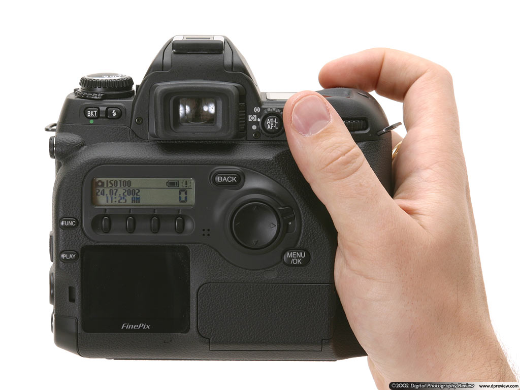 Nikon F80 — почти профессиональная плёночная камера за немного