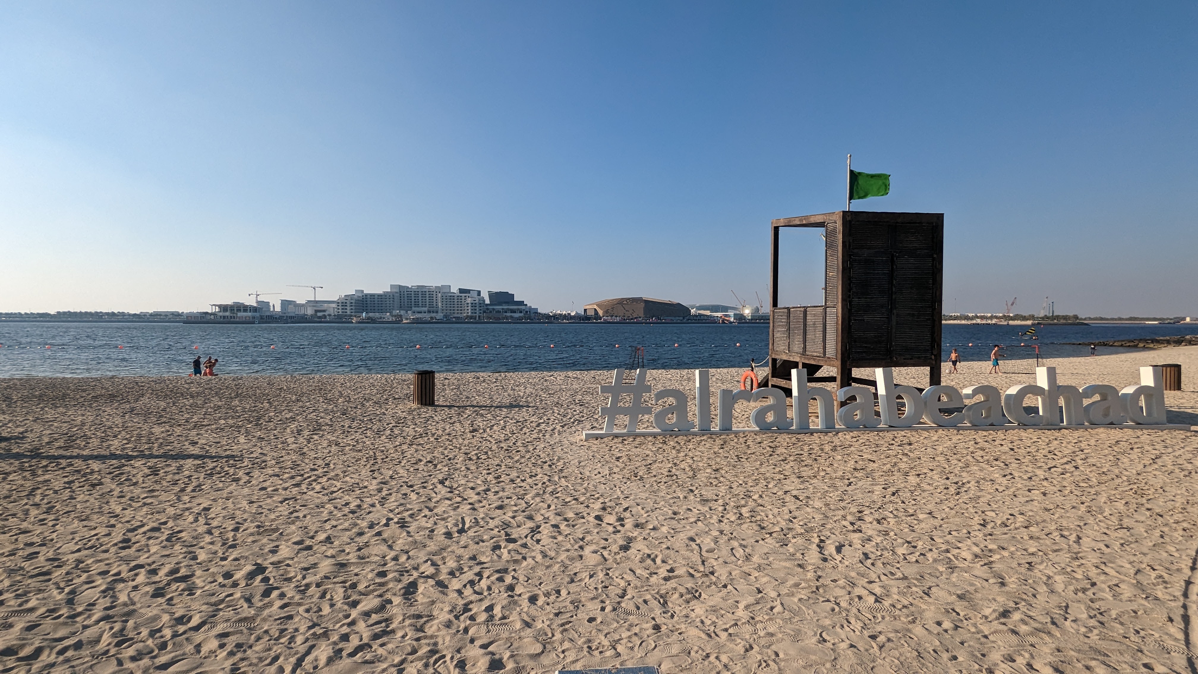 Пример заливчика в районе Al Raha Beach в Абу-Даби