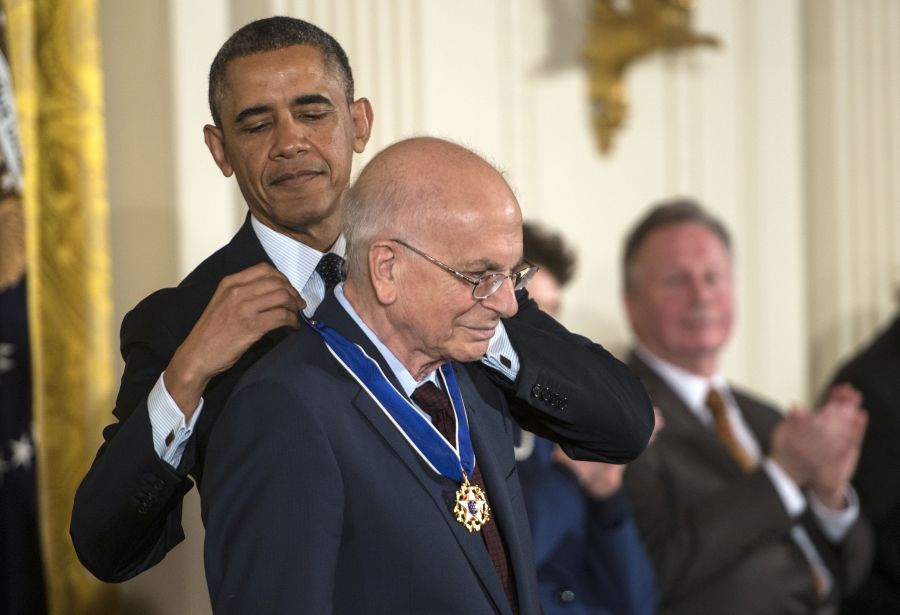 В 2013 году Обама выдал Канеману еще и медаль Свободы (высшую гражданскую награду США)  