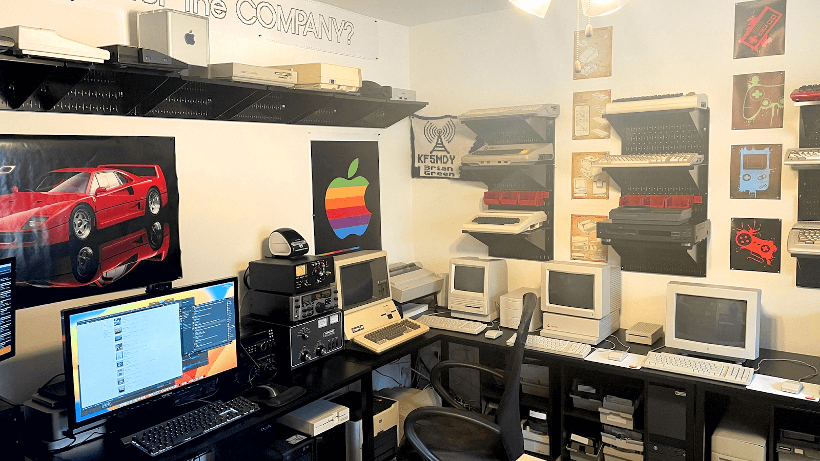 Домашняя компьютерная лаборатория Брайана Грина, полная старинных сокровищ