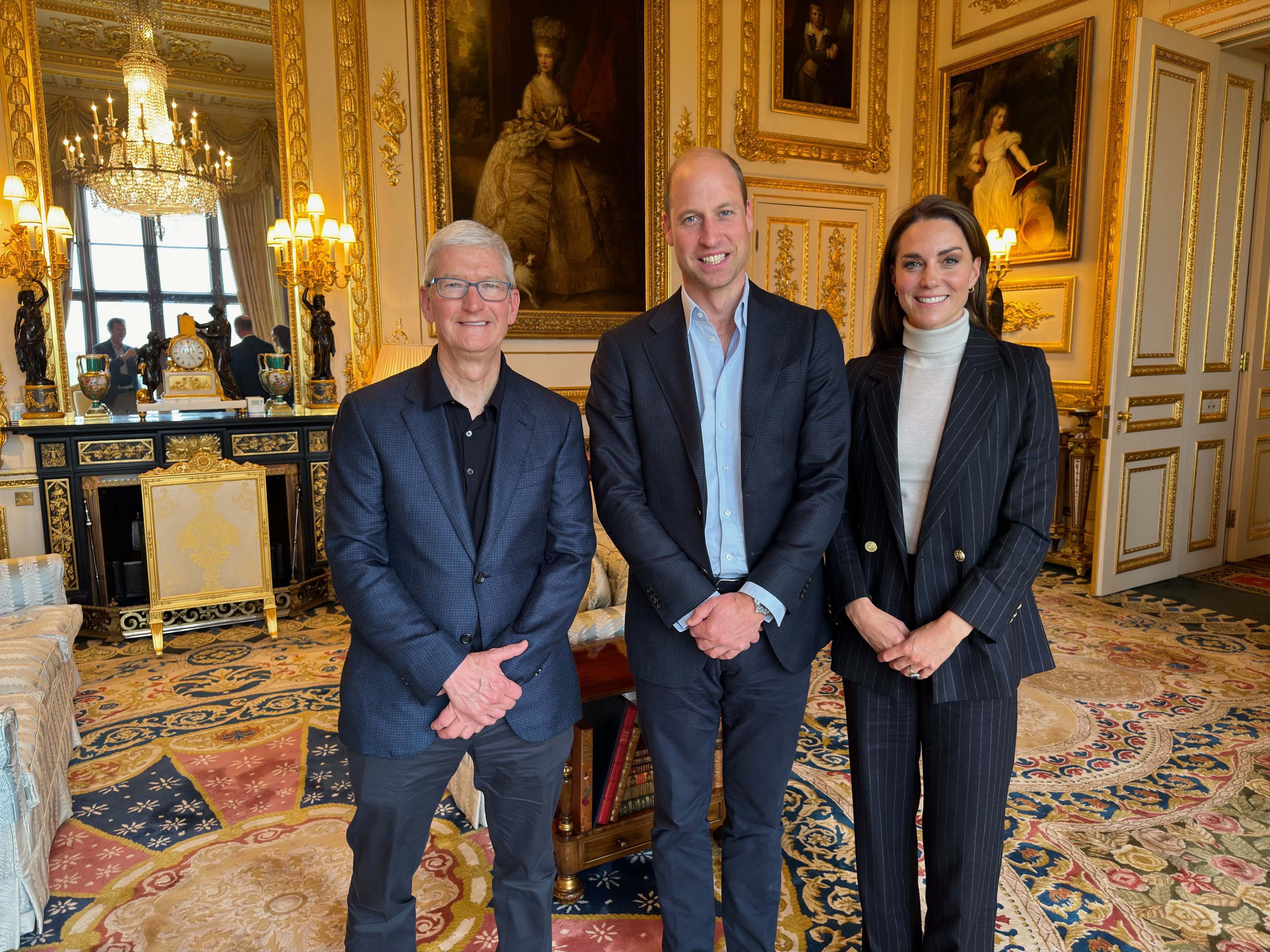 Принц (в качестве президента Earthshot Prize) и принцесса Уэльские встретились с генеральным директором компании Apple Тимом Куком в Виндзорском замке.
