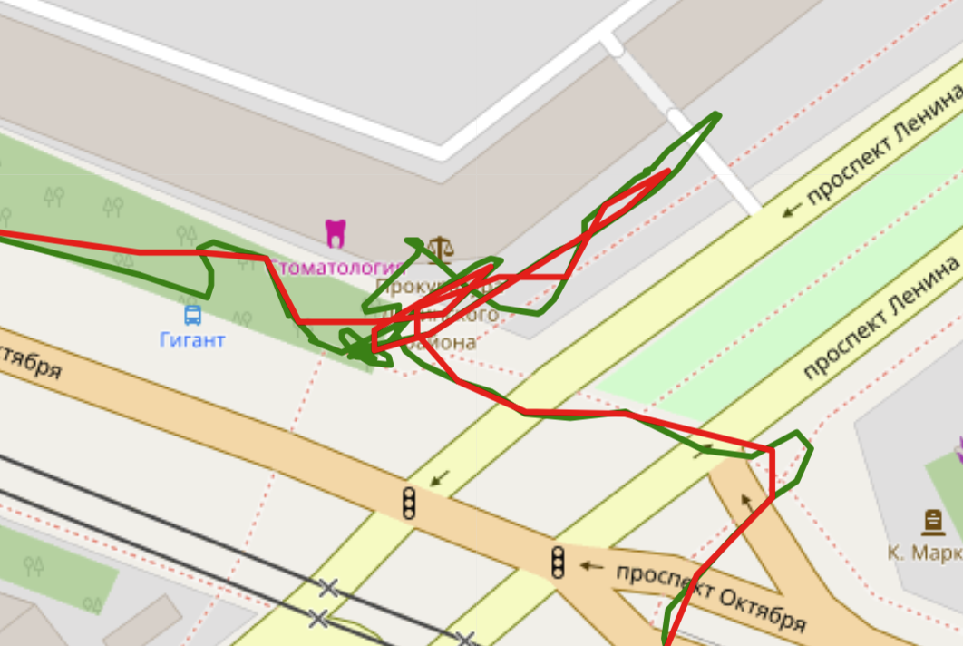 Отображение участка оригинального маршрута (зеленый) 
и маршрута после сворачивания точек и медианной фильтрации (красный)
