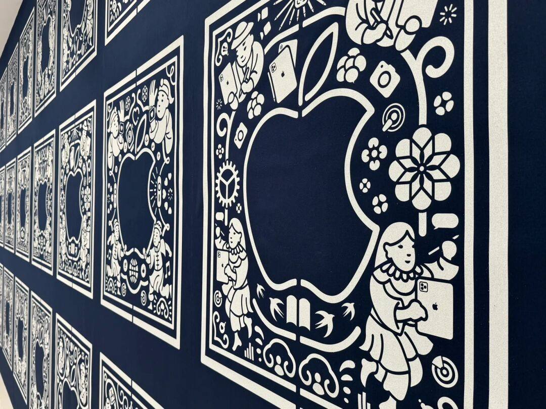Обшивка магазина вблизи, эти рисунки – не просто узоры от Apple, дизайн выполнен по мотивам древней техники росписи в Китае