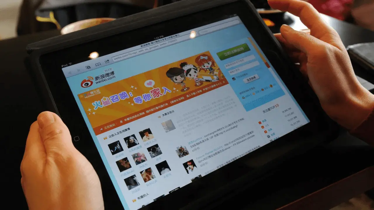 А еще Sina Weibo запустила платную подписку аж в далеком 2012 году. Как тебе такое, Илон Маск? Кстати, у этой подписки было 6 разных уровней, которые определялись не стоимостью, а активностью на платформе (довольно оригинальное решение).  