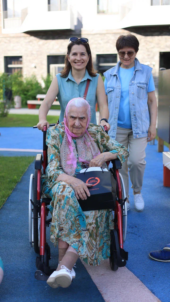Три поколения неистовых женщин: я, мама-пенсионерка и бабушка 95 лет