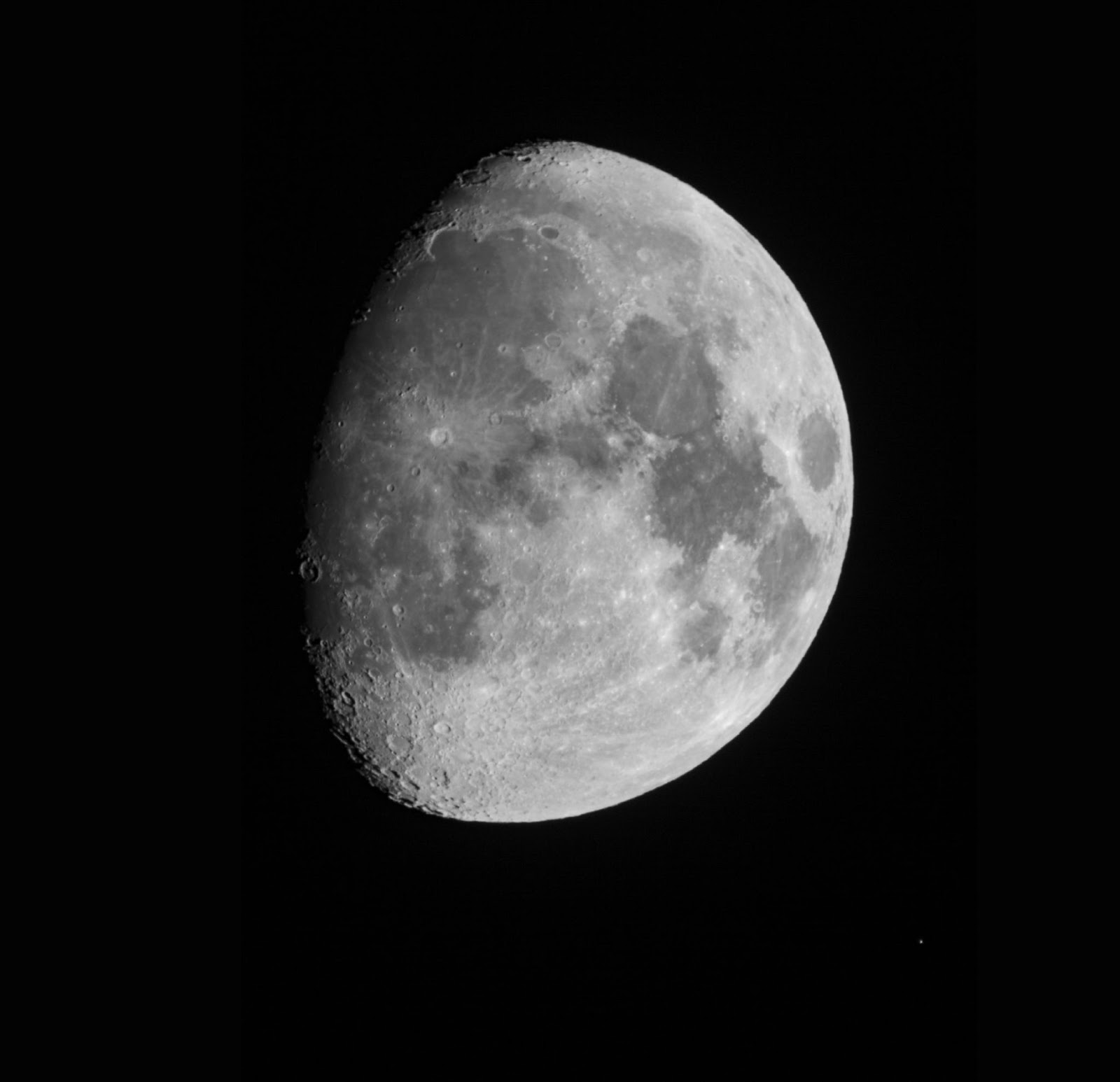 Летняя Луна. Автор снимка Tateshi Yokotaishi.