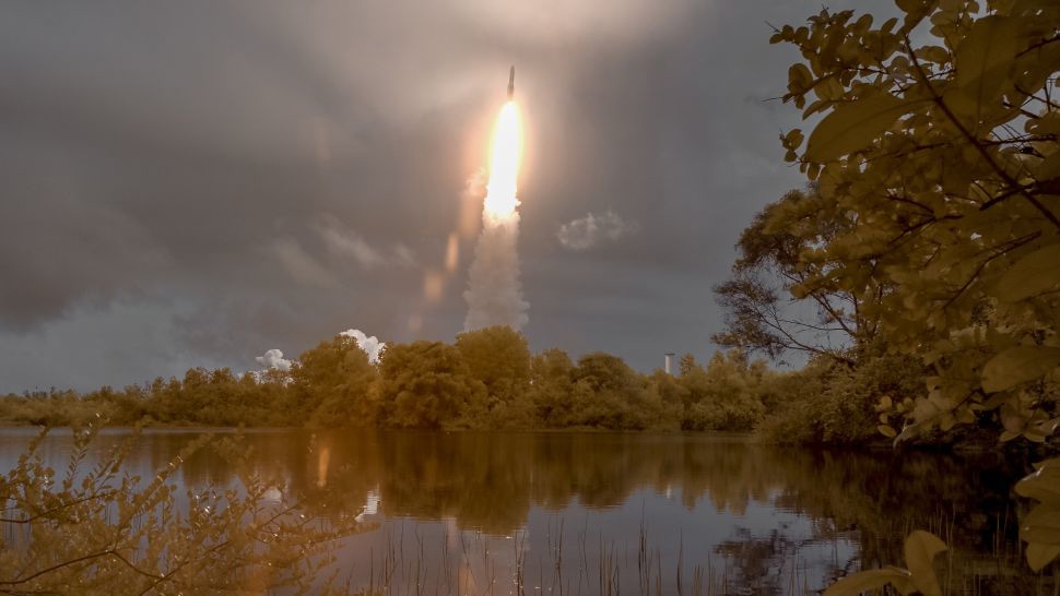 Запуск Джеймса Уэбб 25 декабря 2021 года с помощью ракеты-носителя Arianespace Ariane 5 из стартовой зоны космодрома в Гвиане