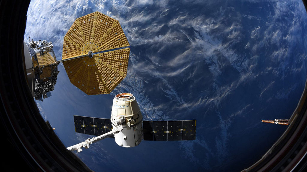НАСА поручило трем частным компаниям разработать план замены МКС