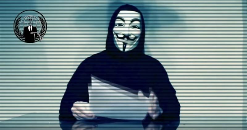 Человек в маске Гая Фокса на одном из видео, опубликованном от имени Anonymous
