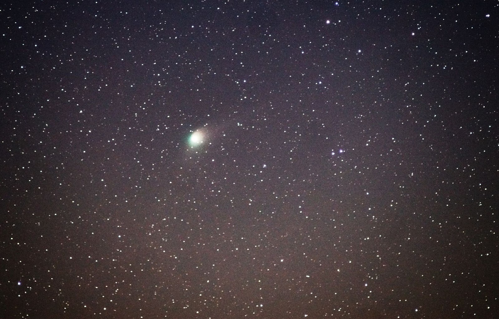 Комета C/2022 E3. Фото сделано в окрестностях Новороссийска. Автор снимка Tateshi Yokotaishi.