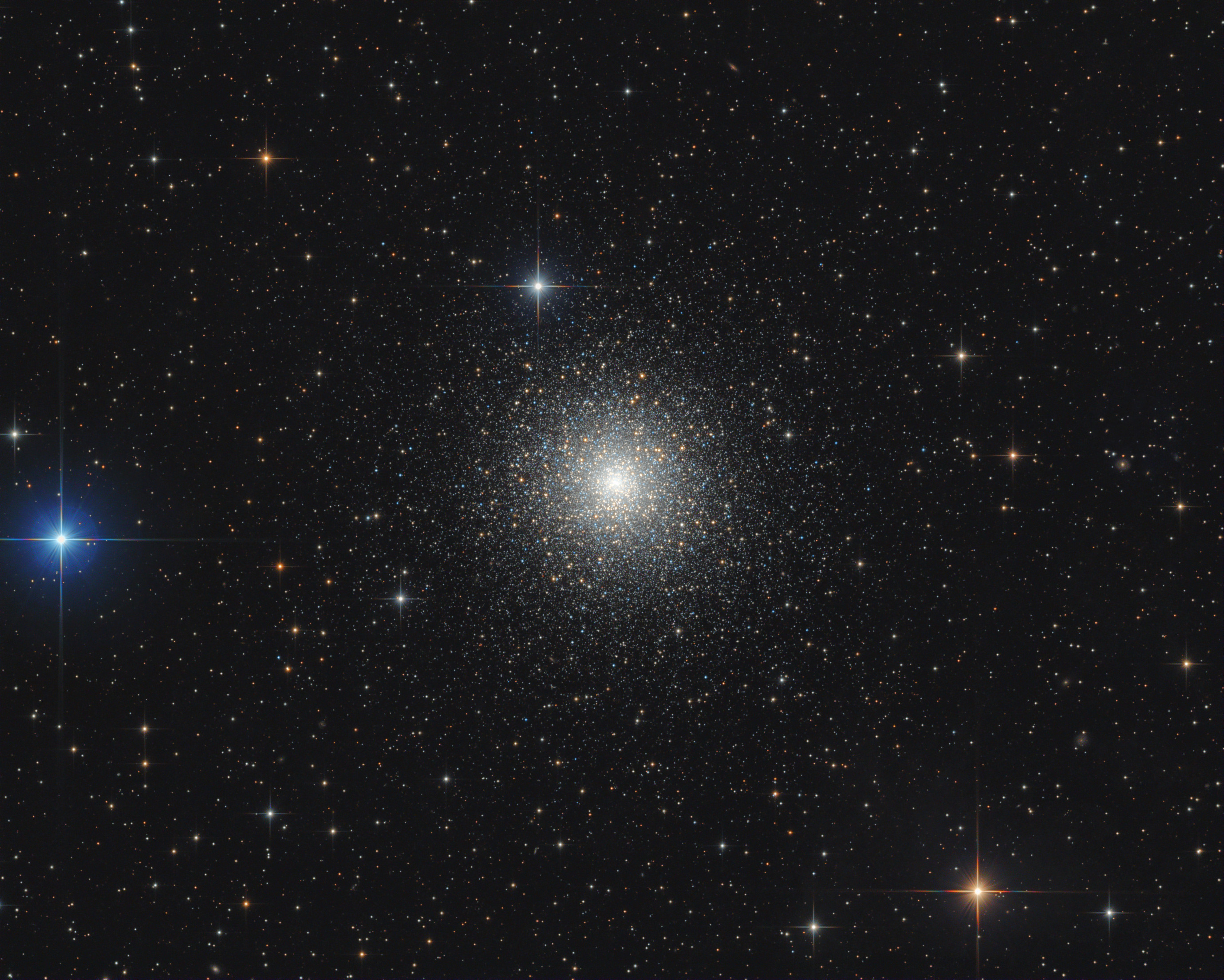 Шаровое звездное скопление М15 в созвездии Пегаса  