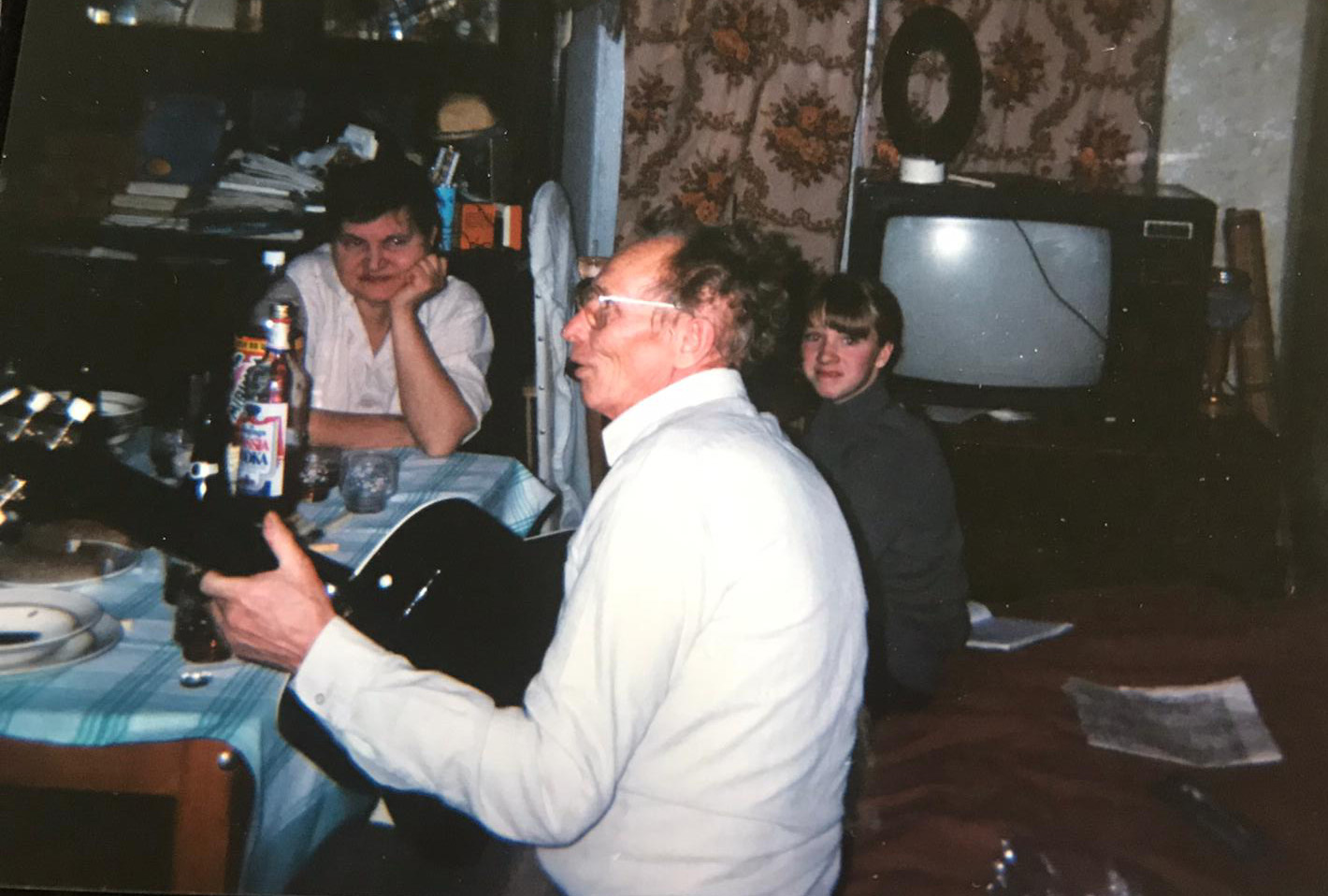 В гостях у Иннэссы Котцовой, 1990-е годы. Справа — внучка Яна