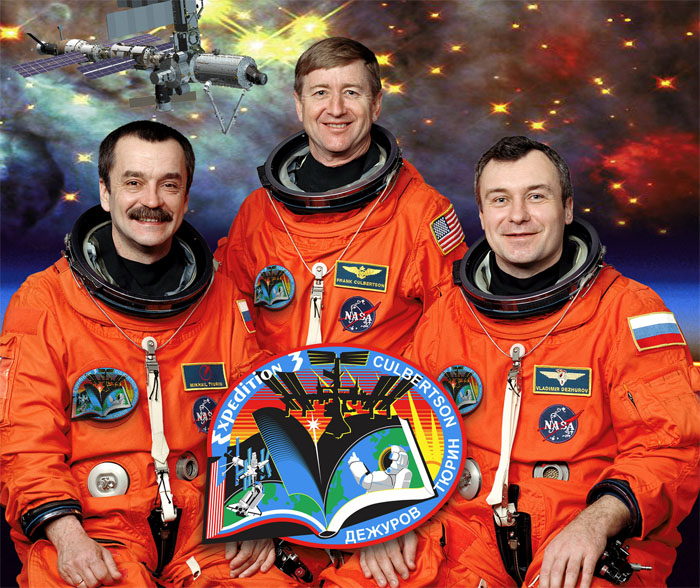 Экипаж ISS-3 слева направо: Михаил Тюрин, Фрэнк Калбертсон и Владимир Дежуров.