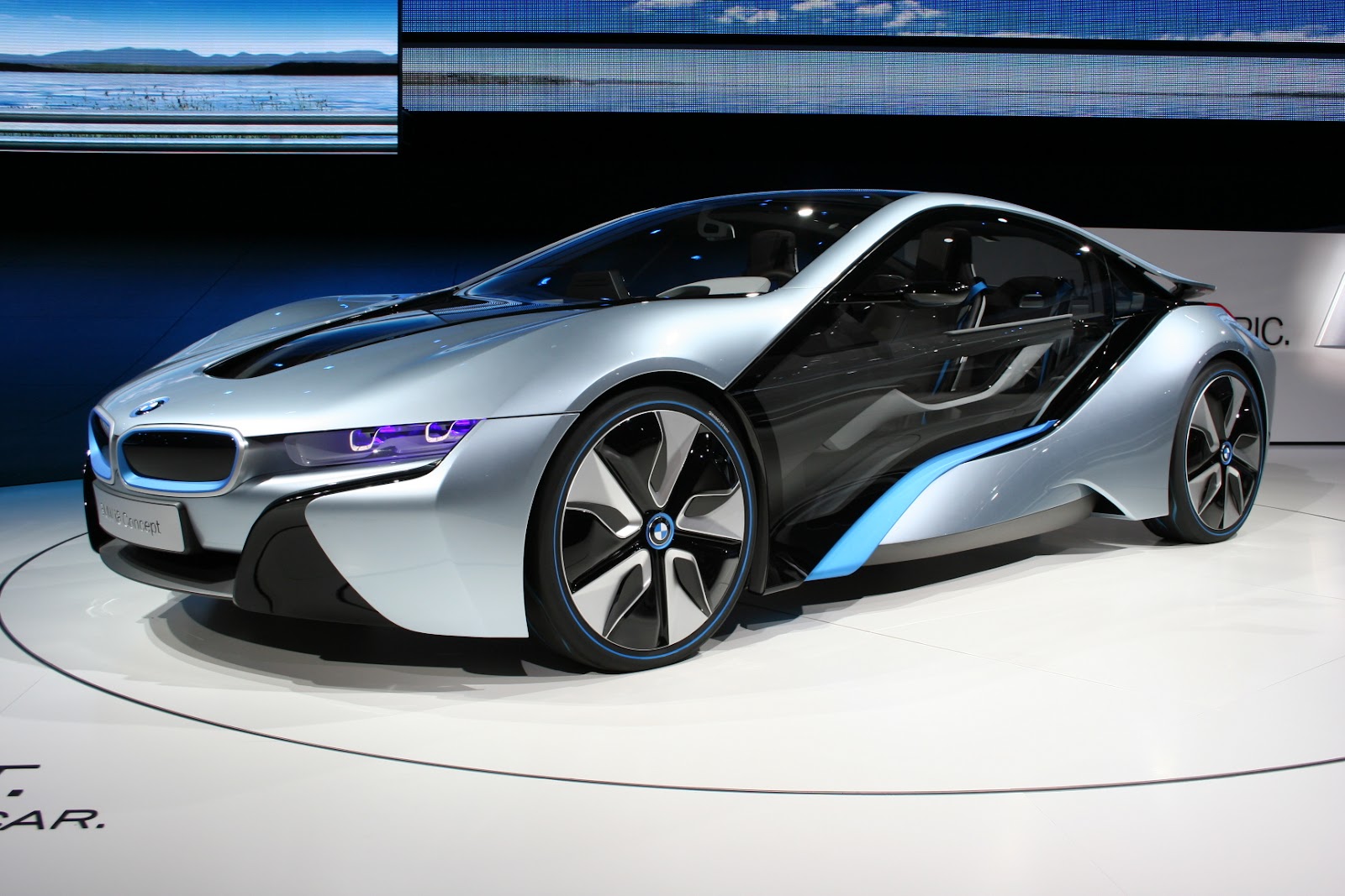 Звезда фильма “Миссия невыполнима: Протокол Фантом”  концепт-кар BMW i8  ...