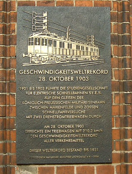 Мемориальная доска на вокзале станции Цоссен