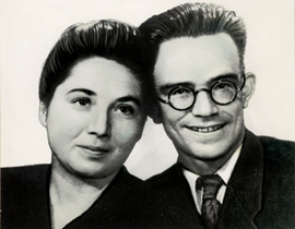 Виктор с супругой. Фото взято с glushkov.su