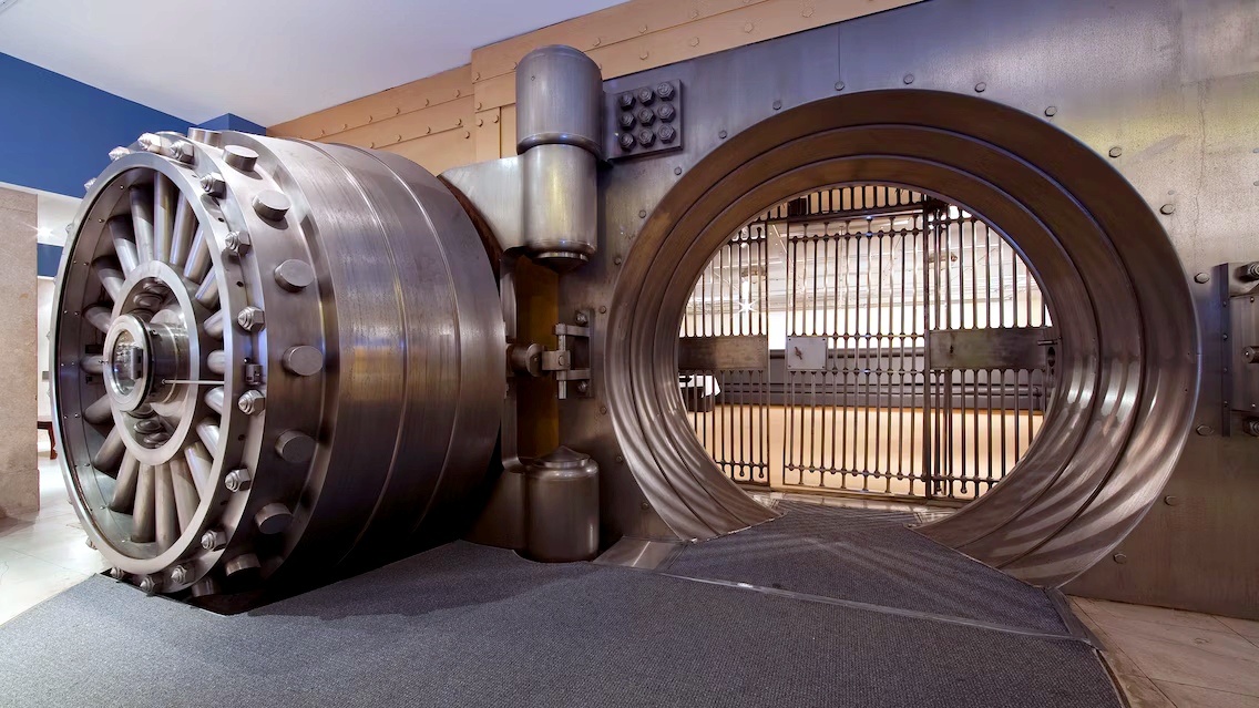 44-тонная дверь хранилища Dominion Bank в Торонто