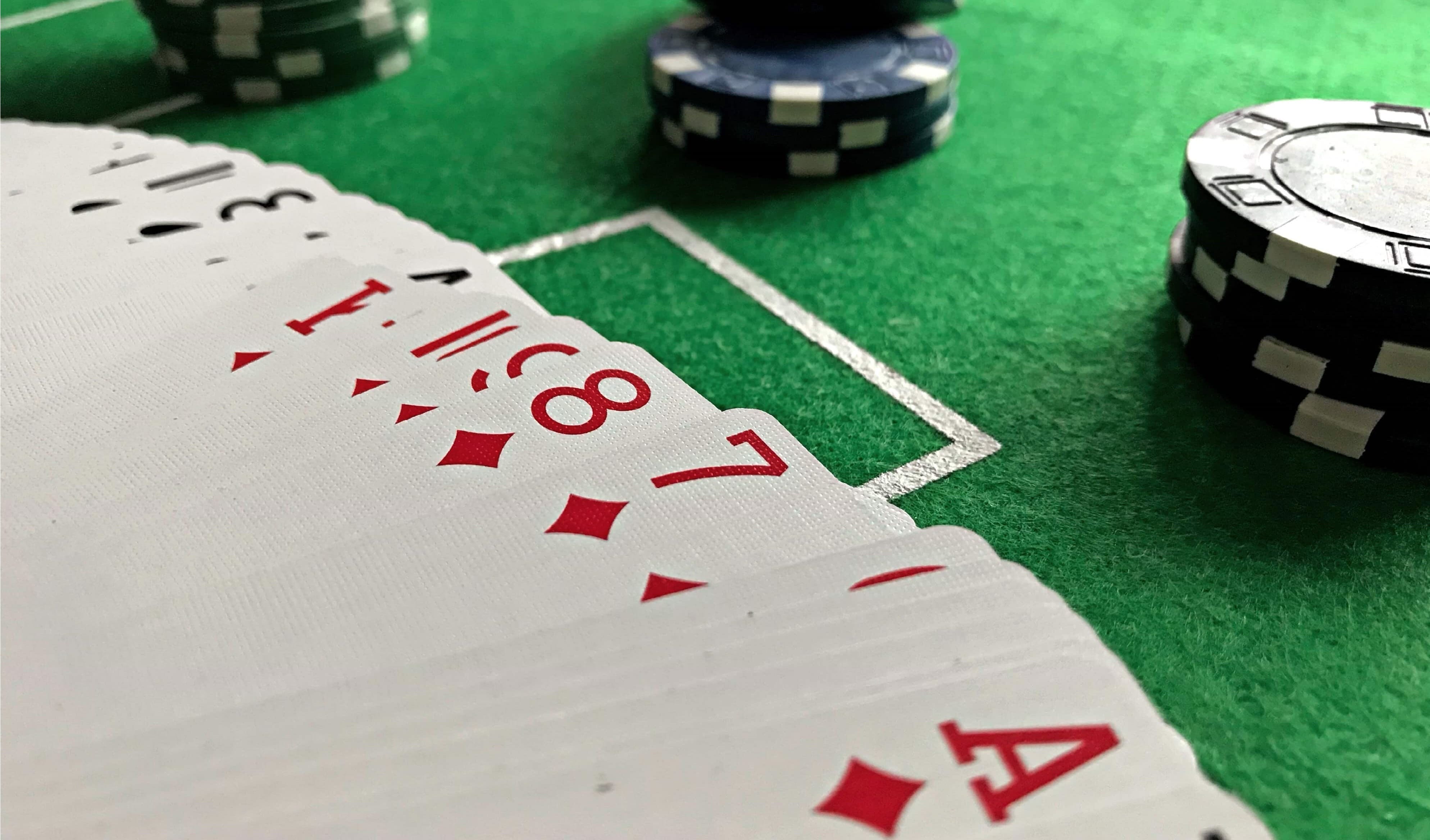 Люди выигрывающие в онлайн покер зеркало betfair букмекерская