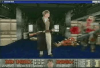 Кадр из рекламы Windows 95, на котором изображён Билл Гейтс c ружьём внутри коридора DOOM