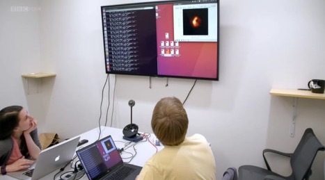 Астрономы создают первое изображение черной дыры с помощью Ubuntu