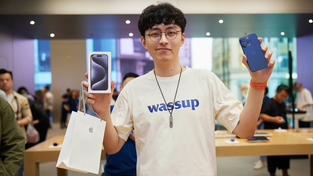 Что происходит? Старт продаж iPhone 15 в Шанхайском Apple Nanjing East