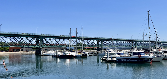 Совмещённый автомобильно-железнодорожный мост Эйфеля через реку Лима