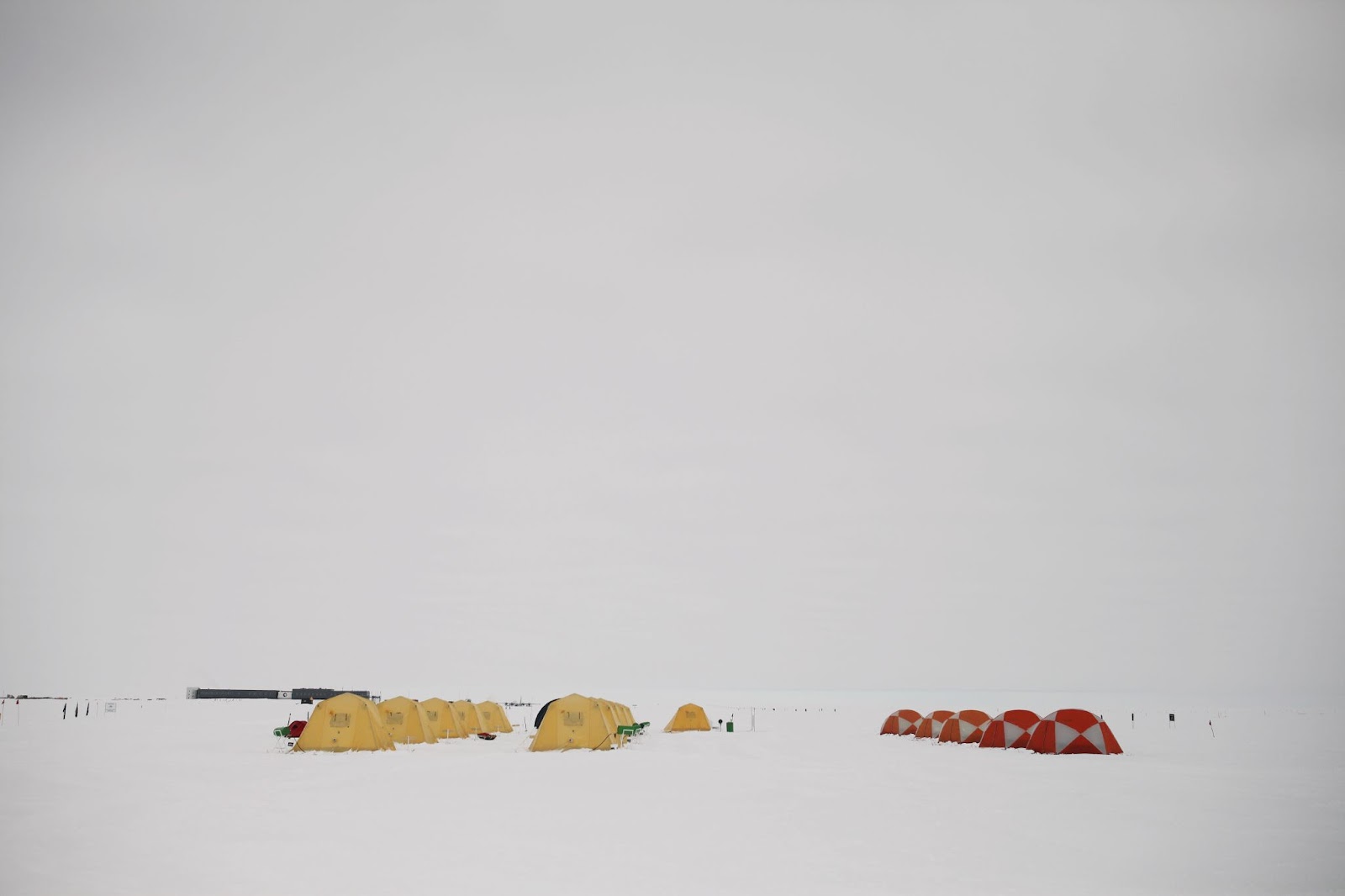 Постоянный палаточный лагерь на Южном полюсе.