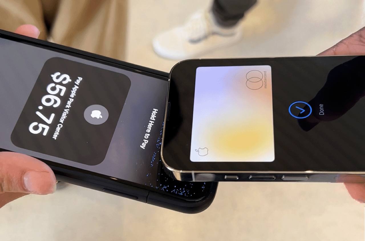 Apple Tap to Pay приходит на смену специальным чехлам для приёма платежей в Apple Store, покупки сотрудники будут оформлять с iPhone 14