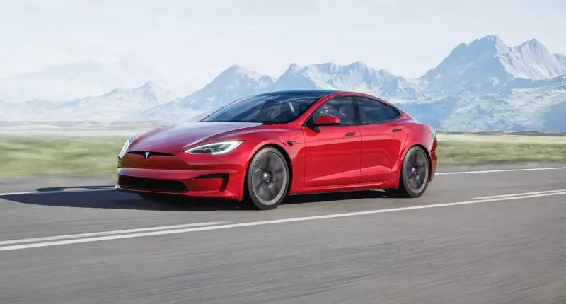 Tesla отозвала 11 704 электромобиля из-за ошибки в системе экстренного торможения