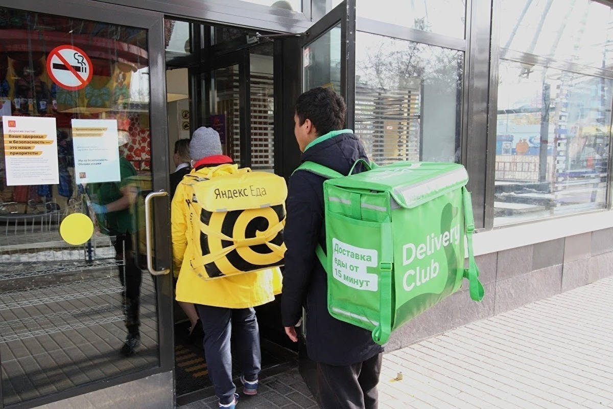 Доход курьеров Яндекс.Еды и Delivery Club вырос на 15-30 % в «нерабочие дни»