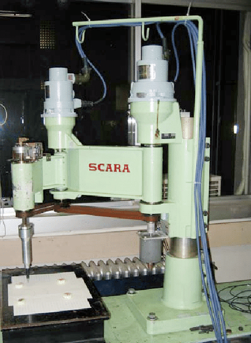 Один из первых прототипов робота SCARA
