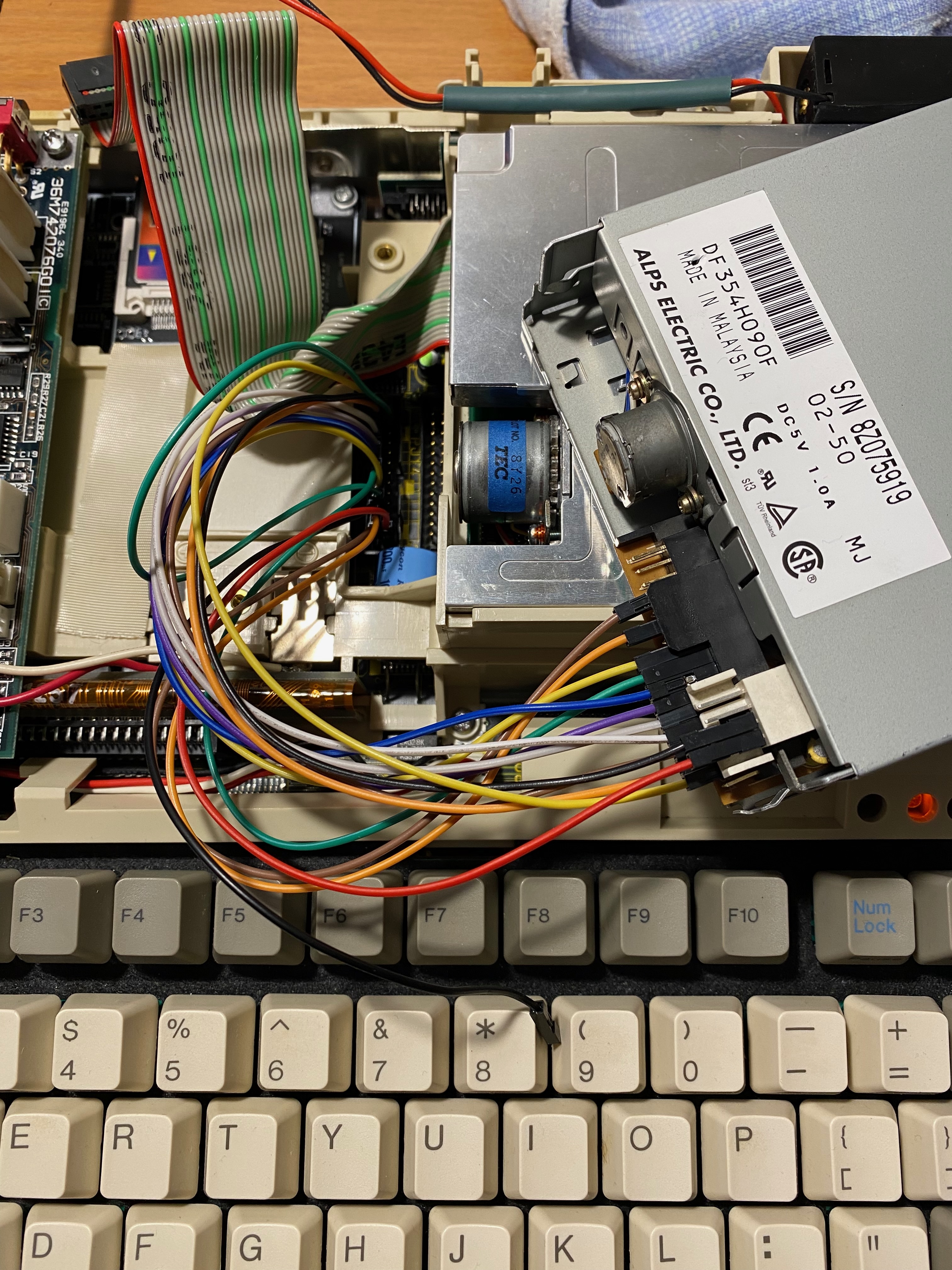 Дисковод 1,44 подключенный через перемычки к контроллеру Т1200