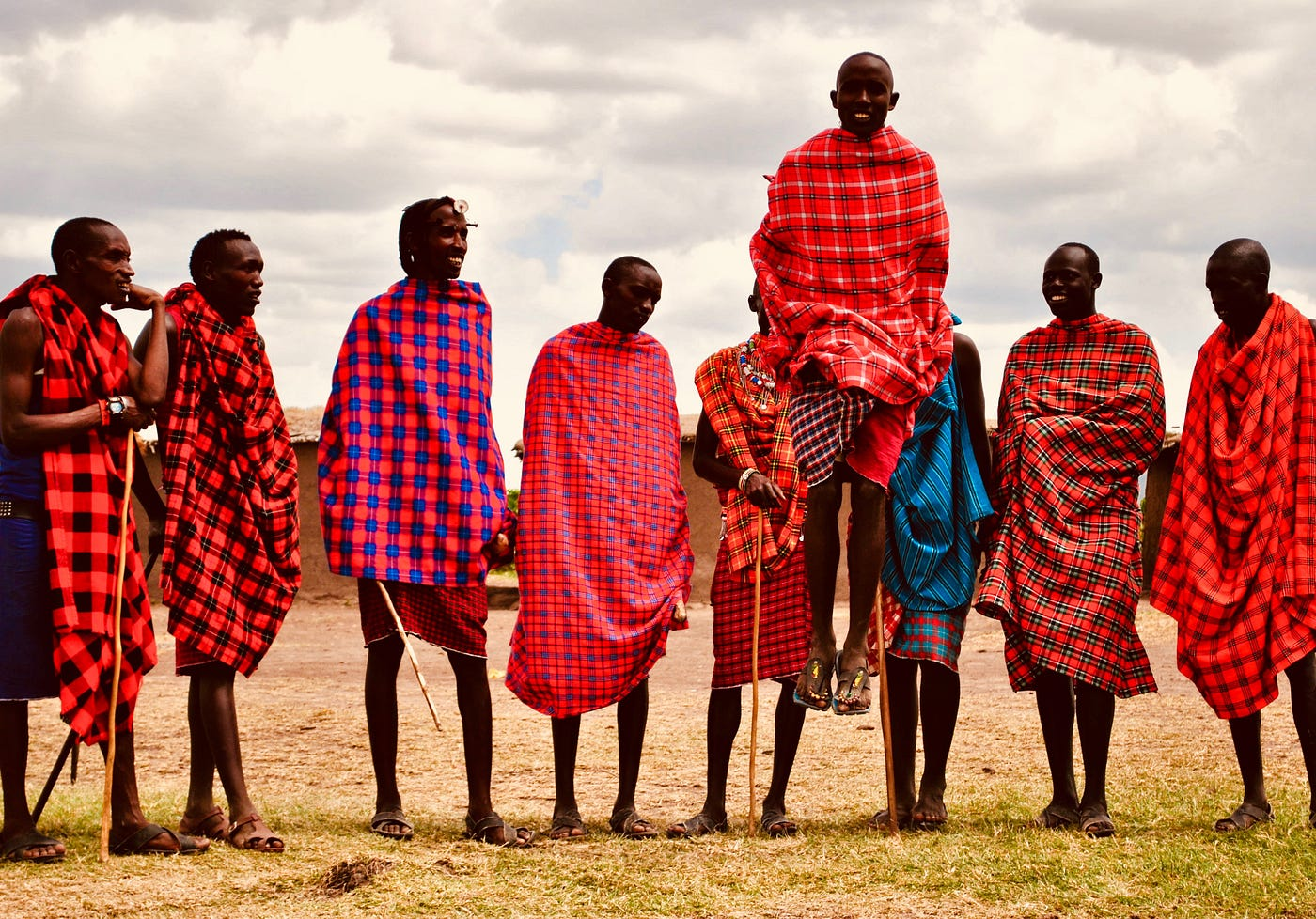 Племя Масаи в Кении, они живут в примитивных условиях как жили их предки много поколений назад
