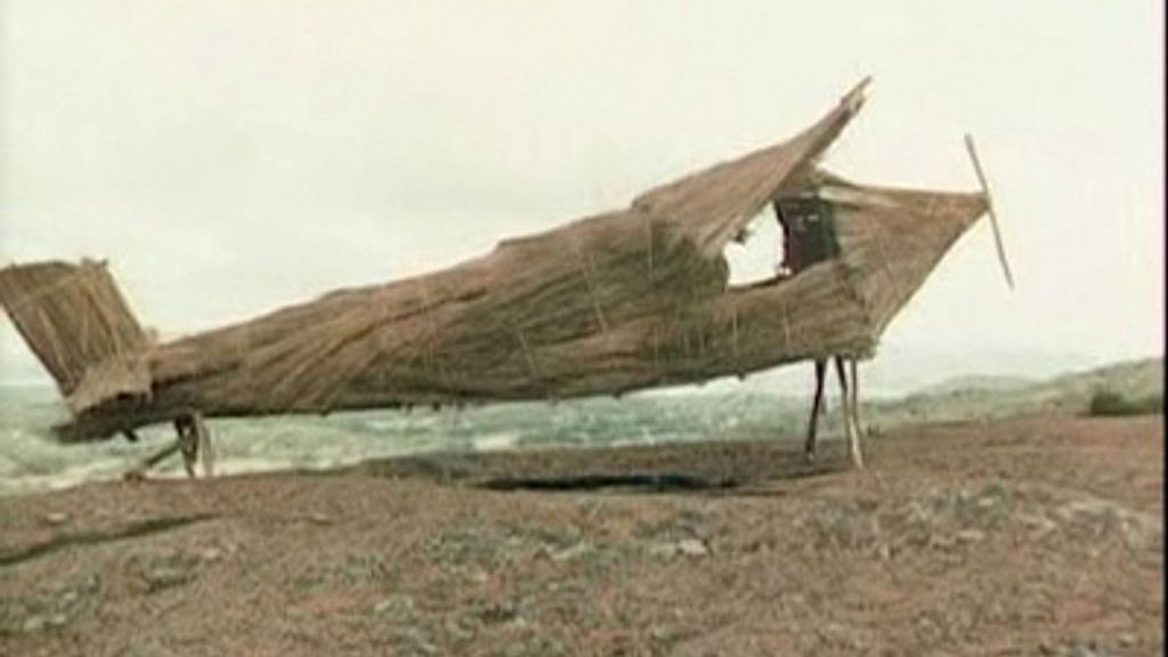 «Самолет», построенный аборигенами Меланезии около импровизированной взлетной полосы