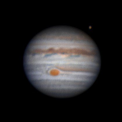 Юпитер очень хочет попасть в звёздную лигу, но это у него не получится. Фотографировал Сергей Назаров.