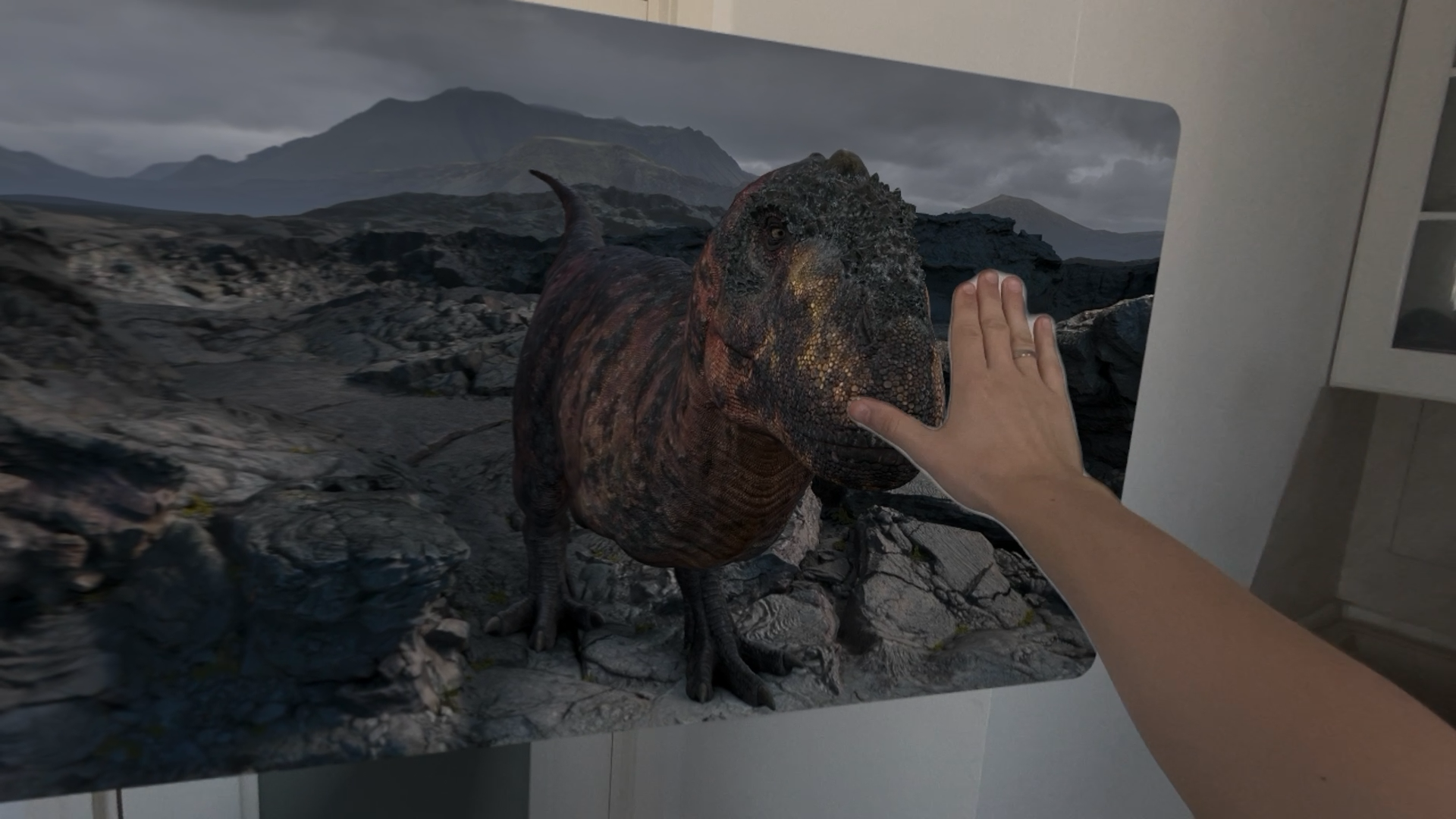 Динозавр выходит из экрана и оказывается в вашей комнате в приложении Encounter Dinosaurs